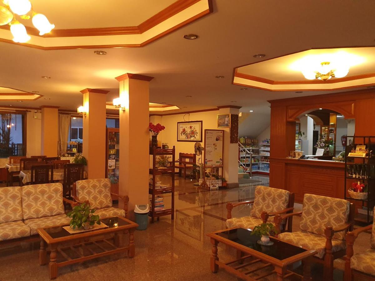Ritzy House Hotel Chumphon Bagian luar foto