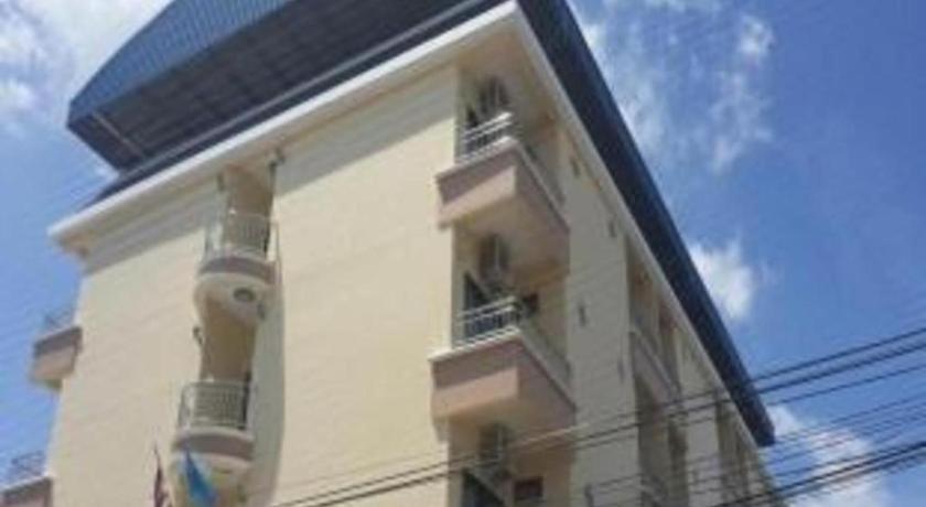Ritzy House Hotel Chumphon Bagian luar foto